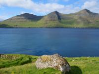 Növ (524m), Miðardalstindur (579m) und Hattardalstindur644m) auf Kalsoy_Insel Kunoy